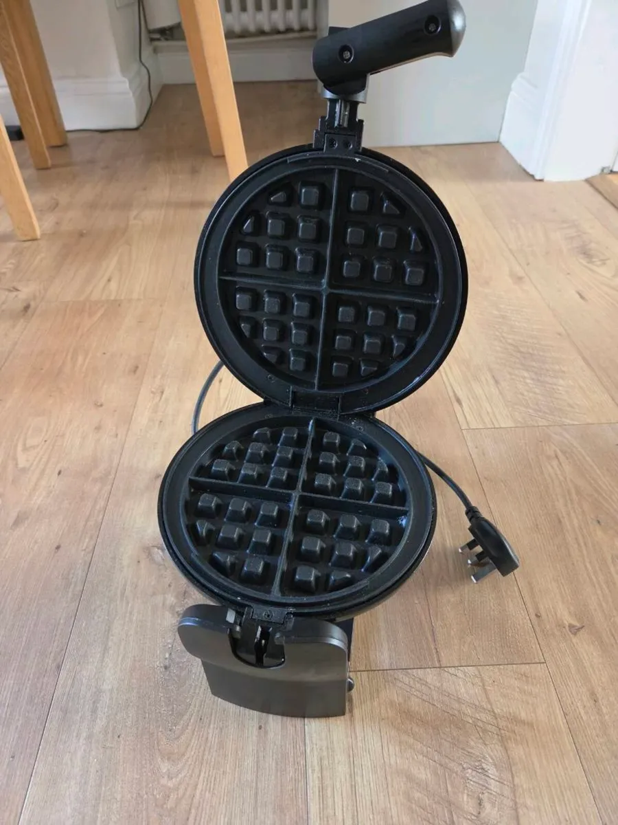 Waffle maker - little use - Image 2