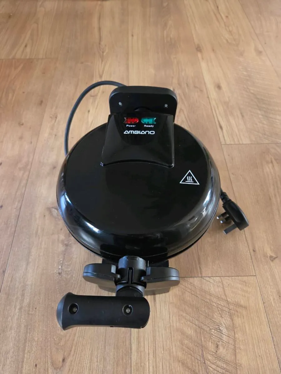 Waffle maker - little use - Image 1