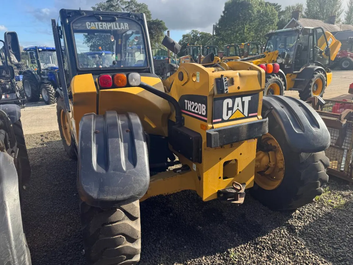 2005 CAT 220B Telehandler - Image 2