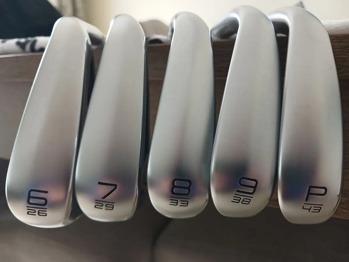 BRAND NEW Cleveland Zipcore XL Graphite Irons - Image 1