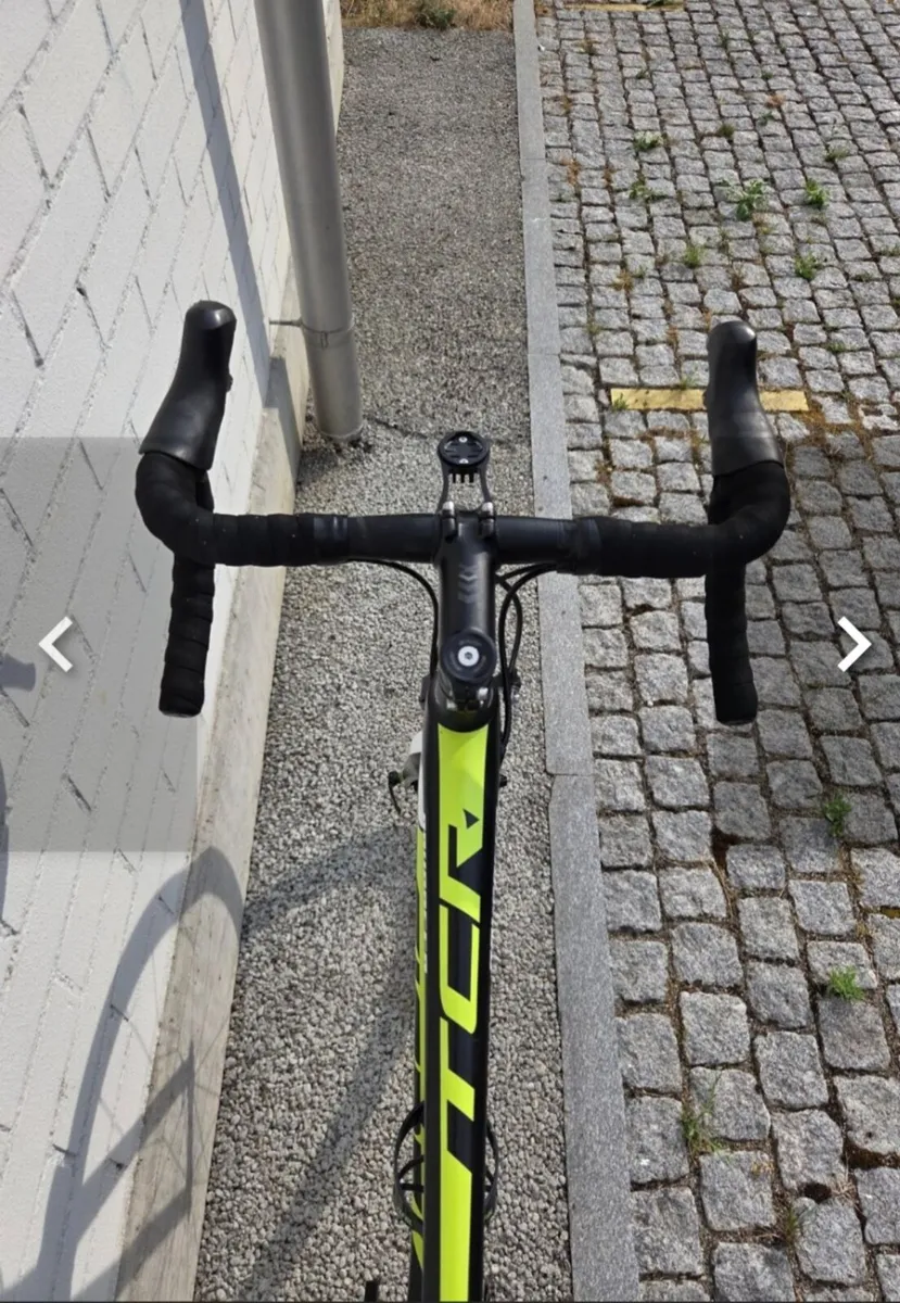 GIANT TCR ADVANCED ROAD BIKE M/L - Image 4