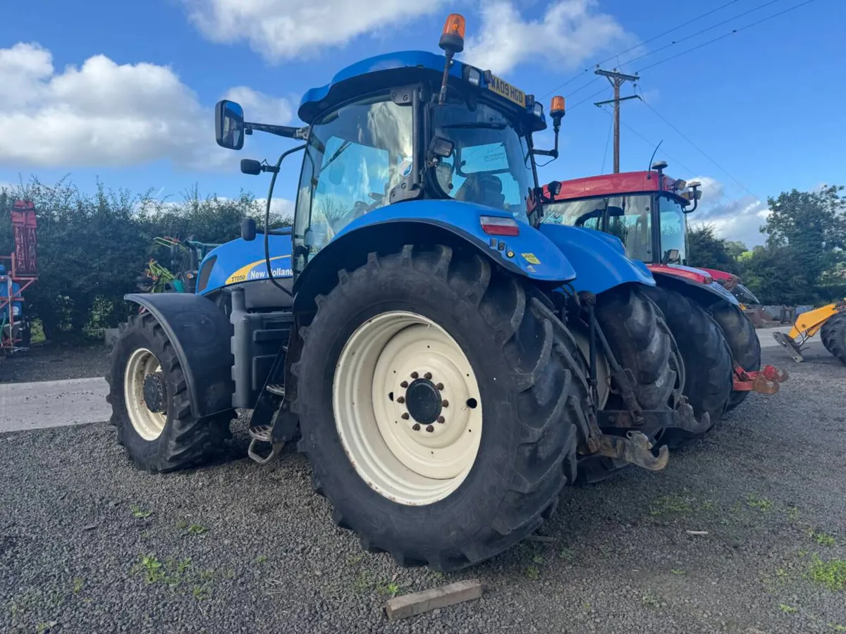 2009 New Holland T7050 - Image 2