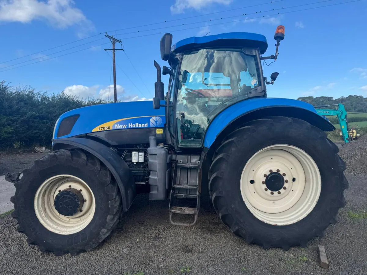 2009 New Holland T7050 - Image 3