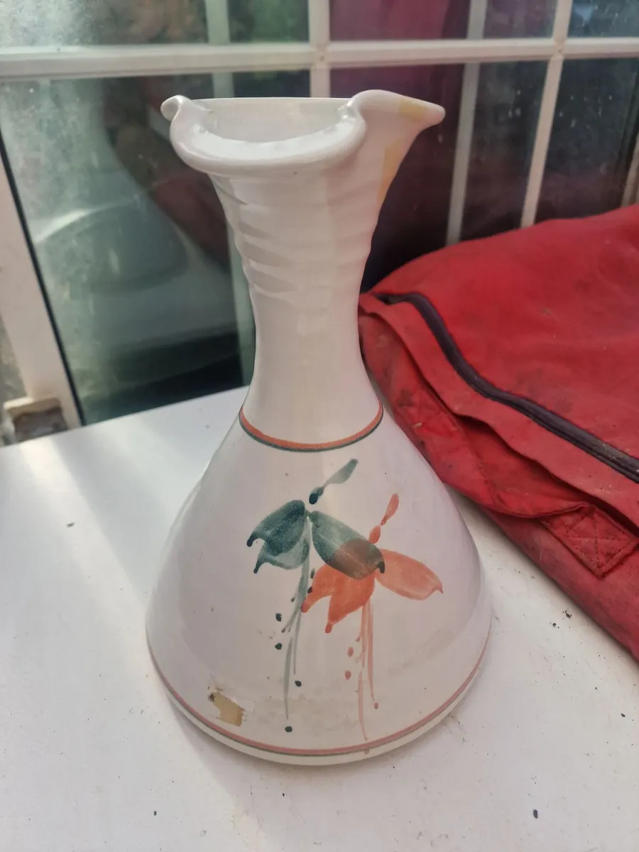 Louise Mulcahy pottery. - Image 4
