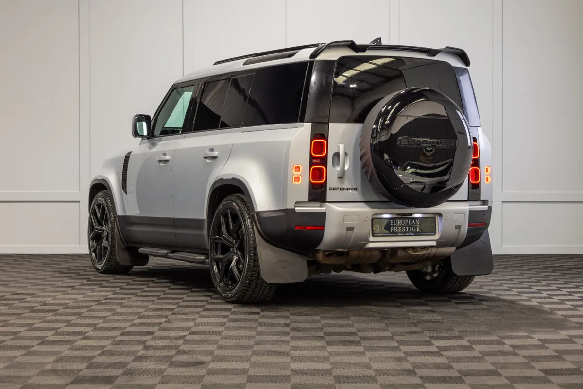 242 Land Rover Defender D250 S 3 Seat Commercial - Image 4