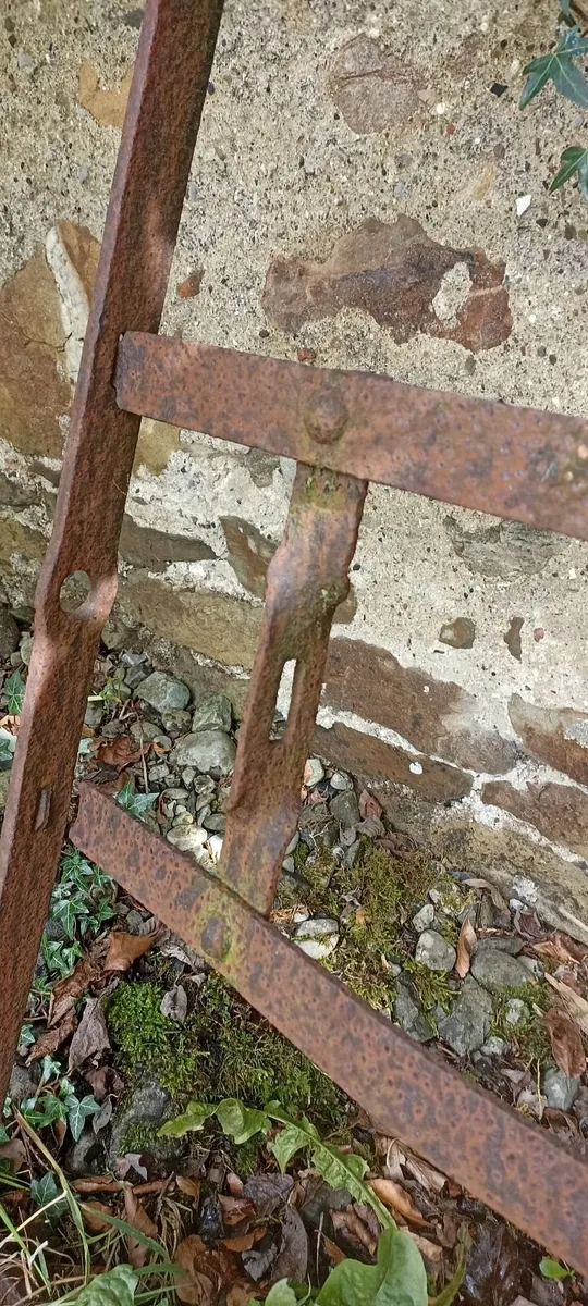 Old Gate - Image 4
