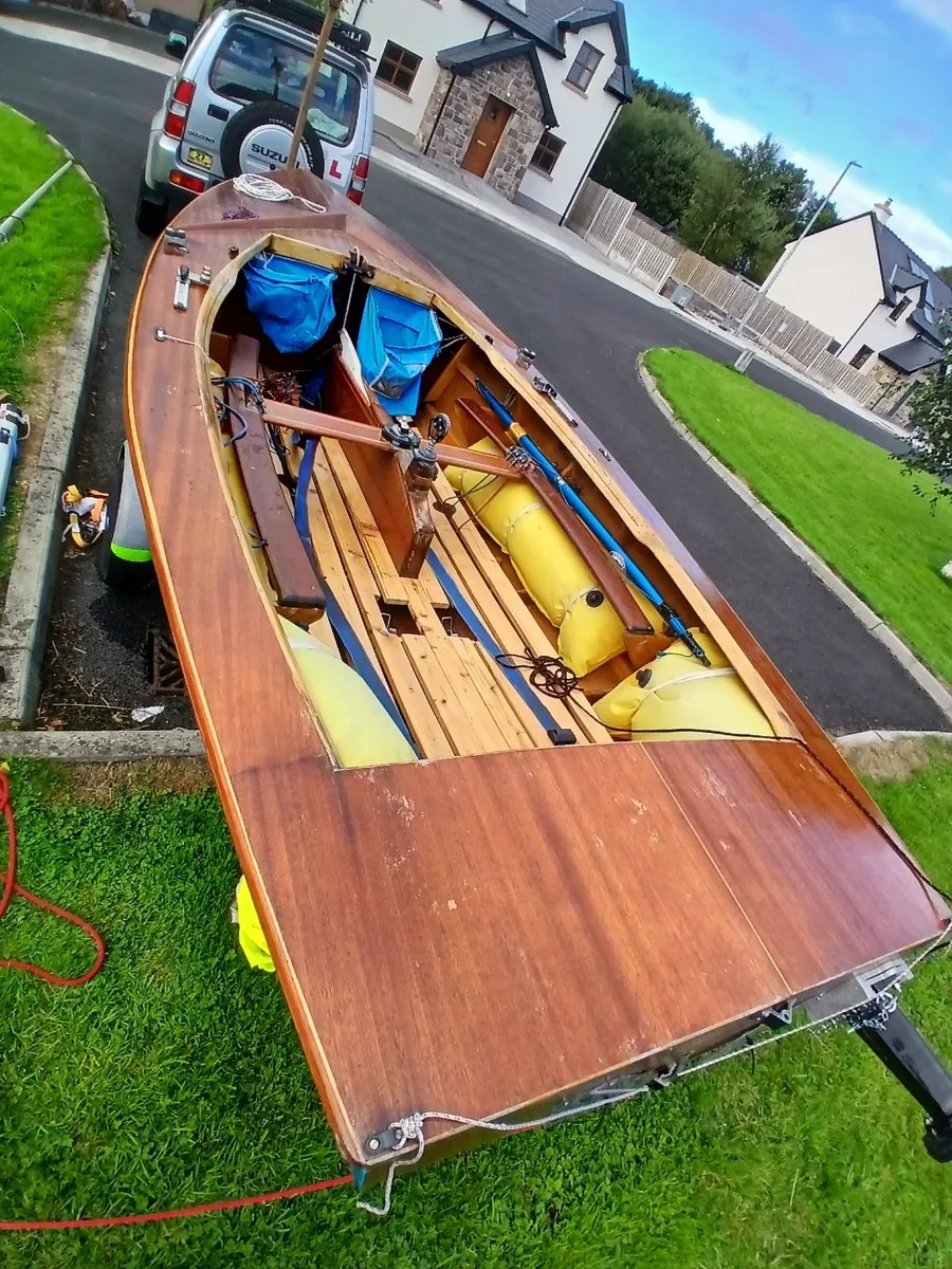 GP14 Sailing Dinghy, 4hp outboard + trailer - Image 3