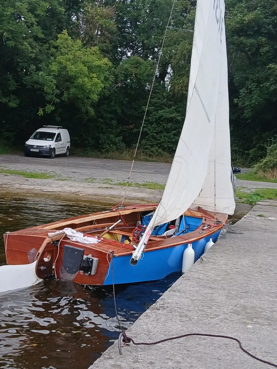 GP14 Sailing Dinghy, 4hp outboard + trailer - Image 4