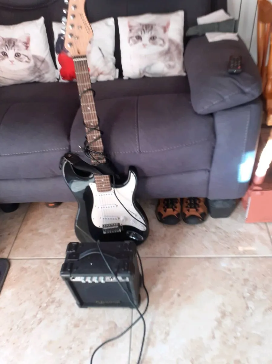 2 Guitars + 1 Amplifier - Image 4