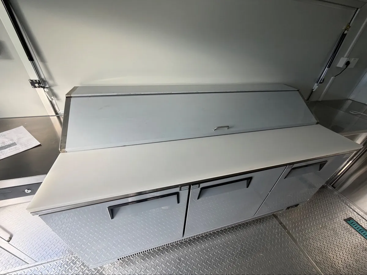 Catering trailer - Image 4