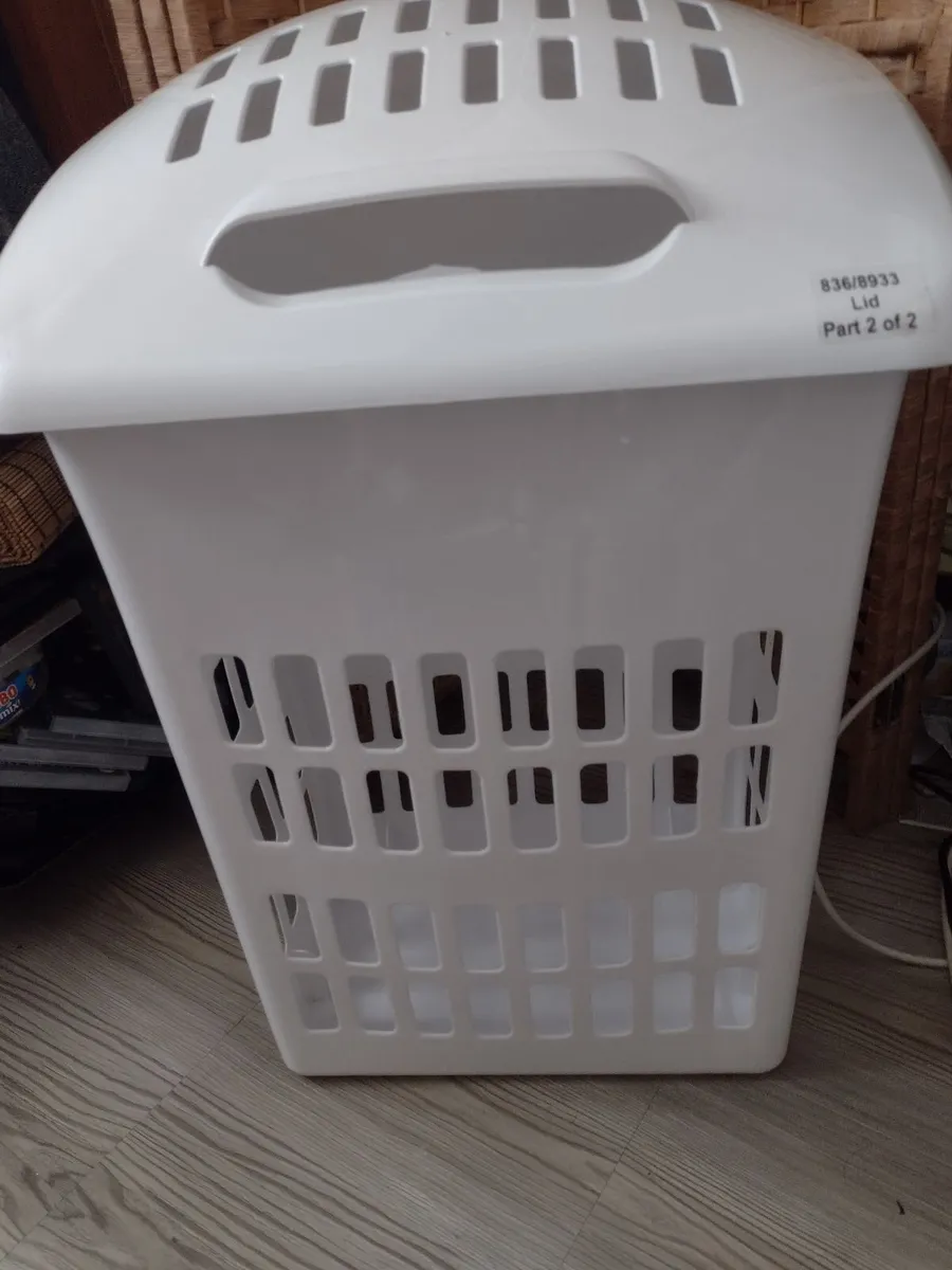 Large new strong laundry hamper with lid - Image 2