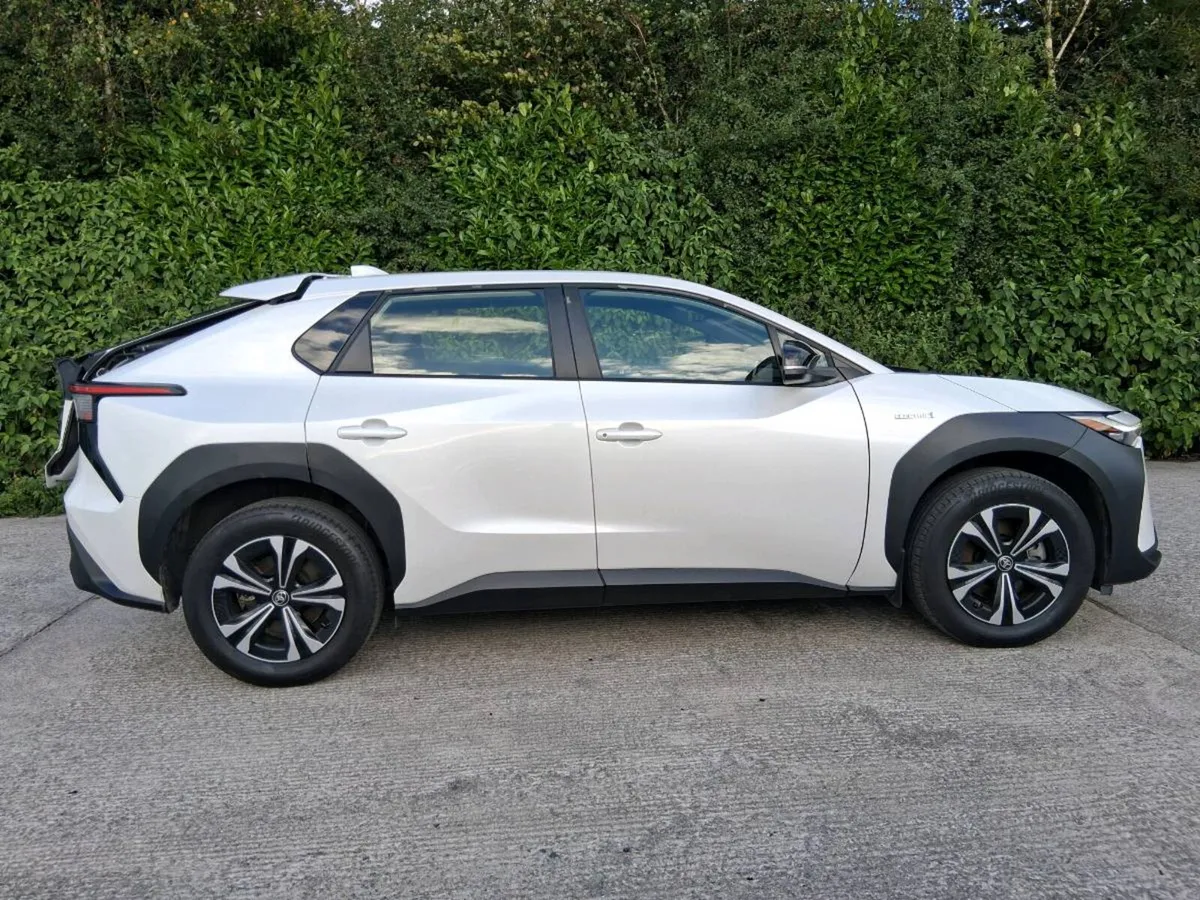 2024 TOYOTA BZ4X, EV - Image 4