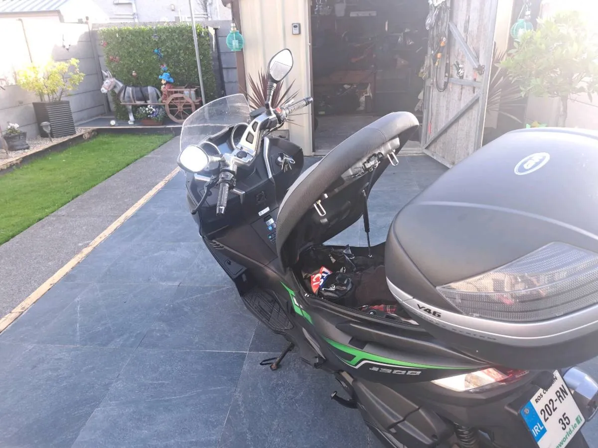 Motorbike, scooter - Image 4