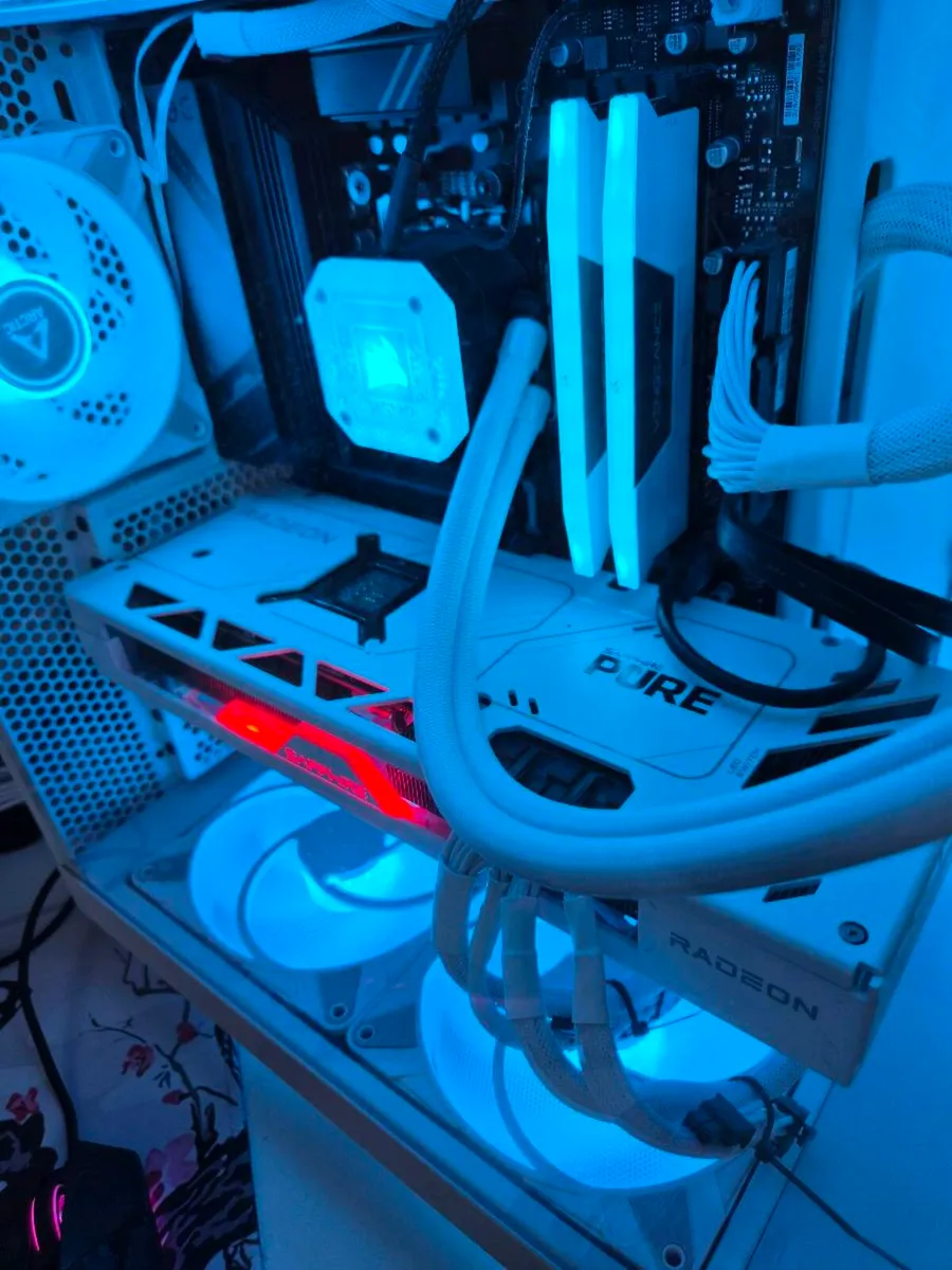 Sapphire Pure Radeon RX 7800 XT - Image 2