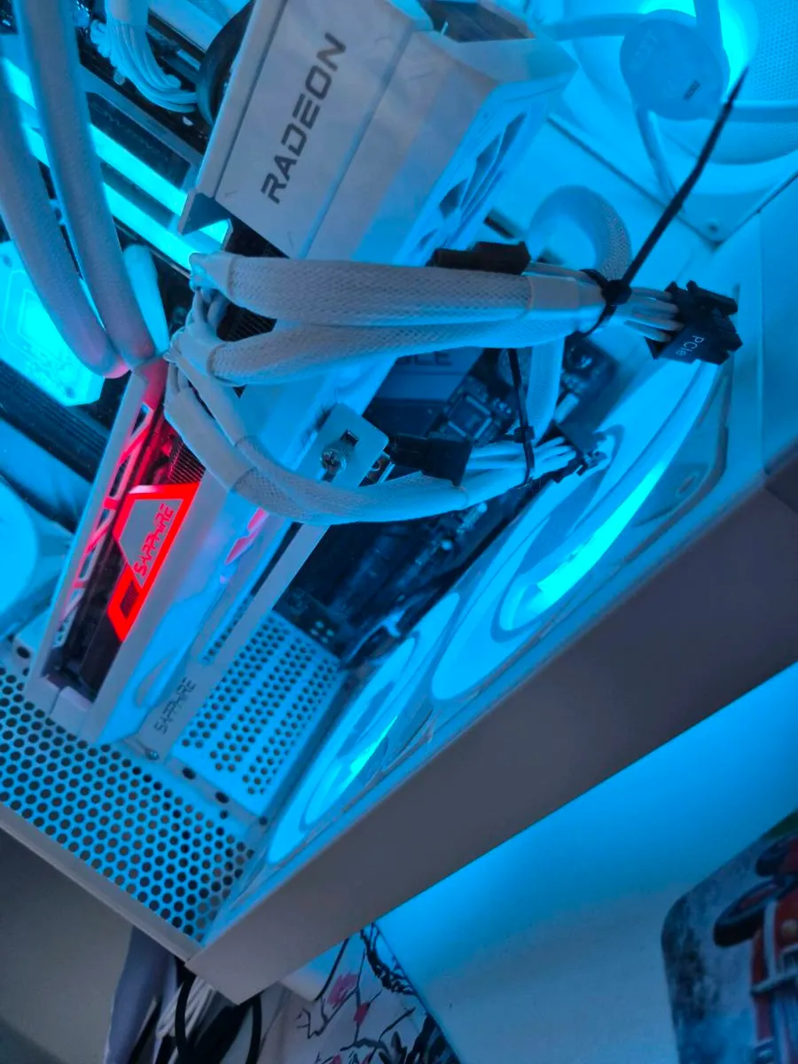 Sapphire Pure Radeon RX 7800 XT - Image 3