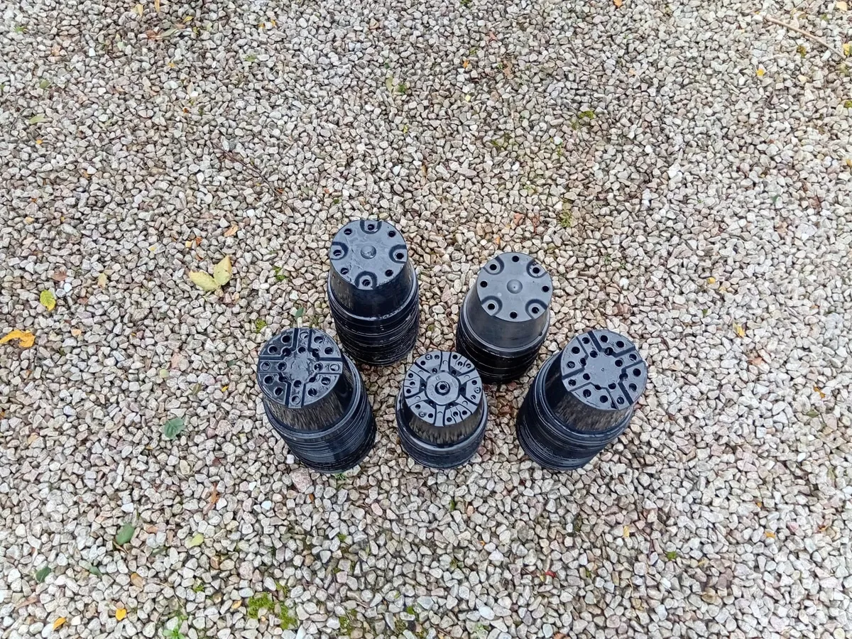 Plastic pots - Image 1