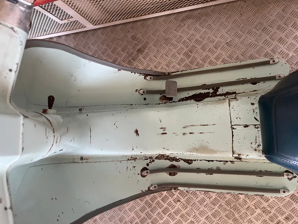 1960s Lambretta J50  original paint . Not Vespa - Image 3