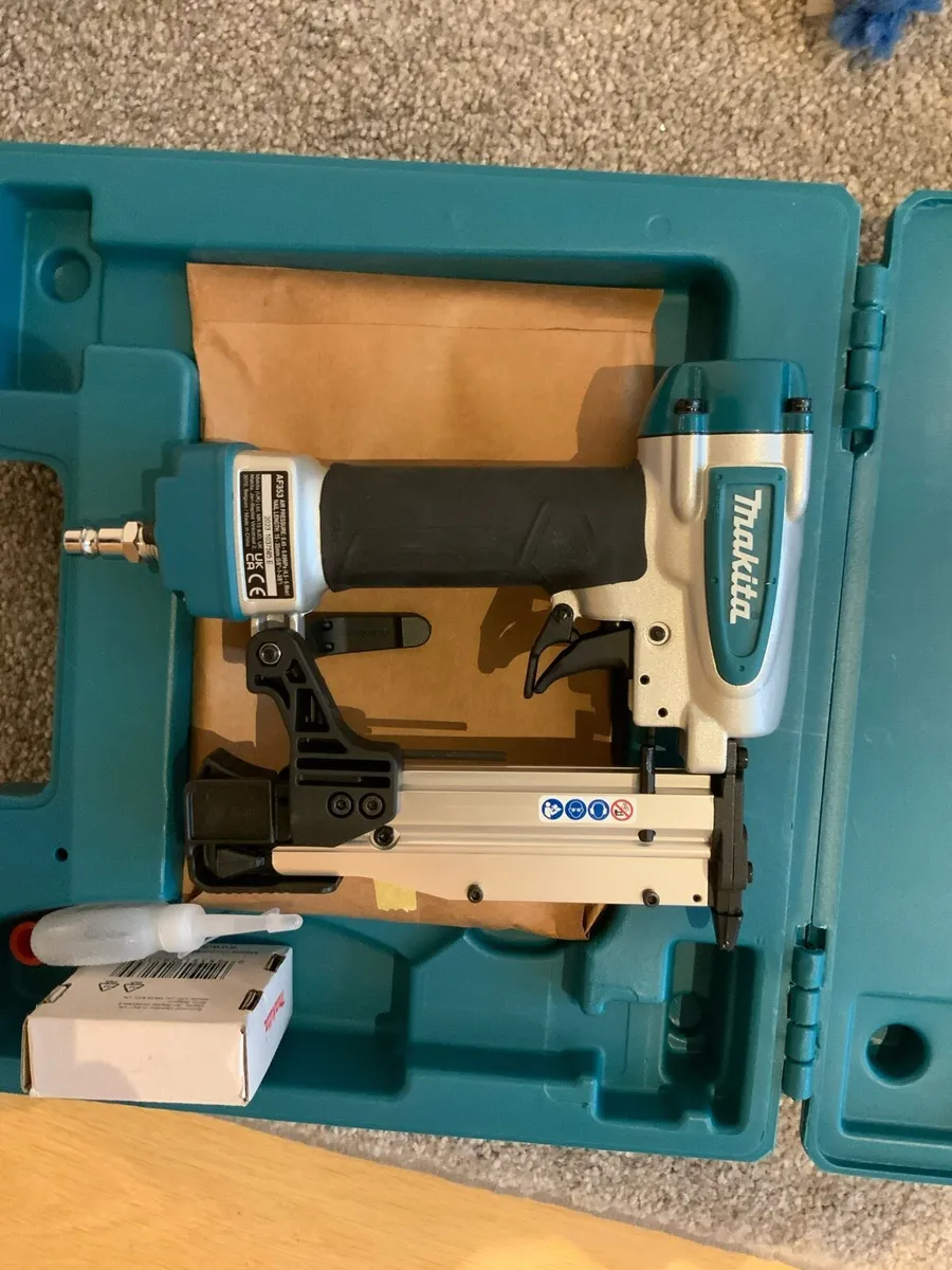 Makita Pneumatic Pin Nailer - Image 4