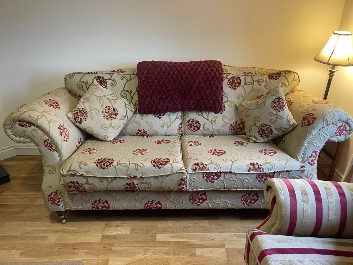 Vintage style couch - Image 2