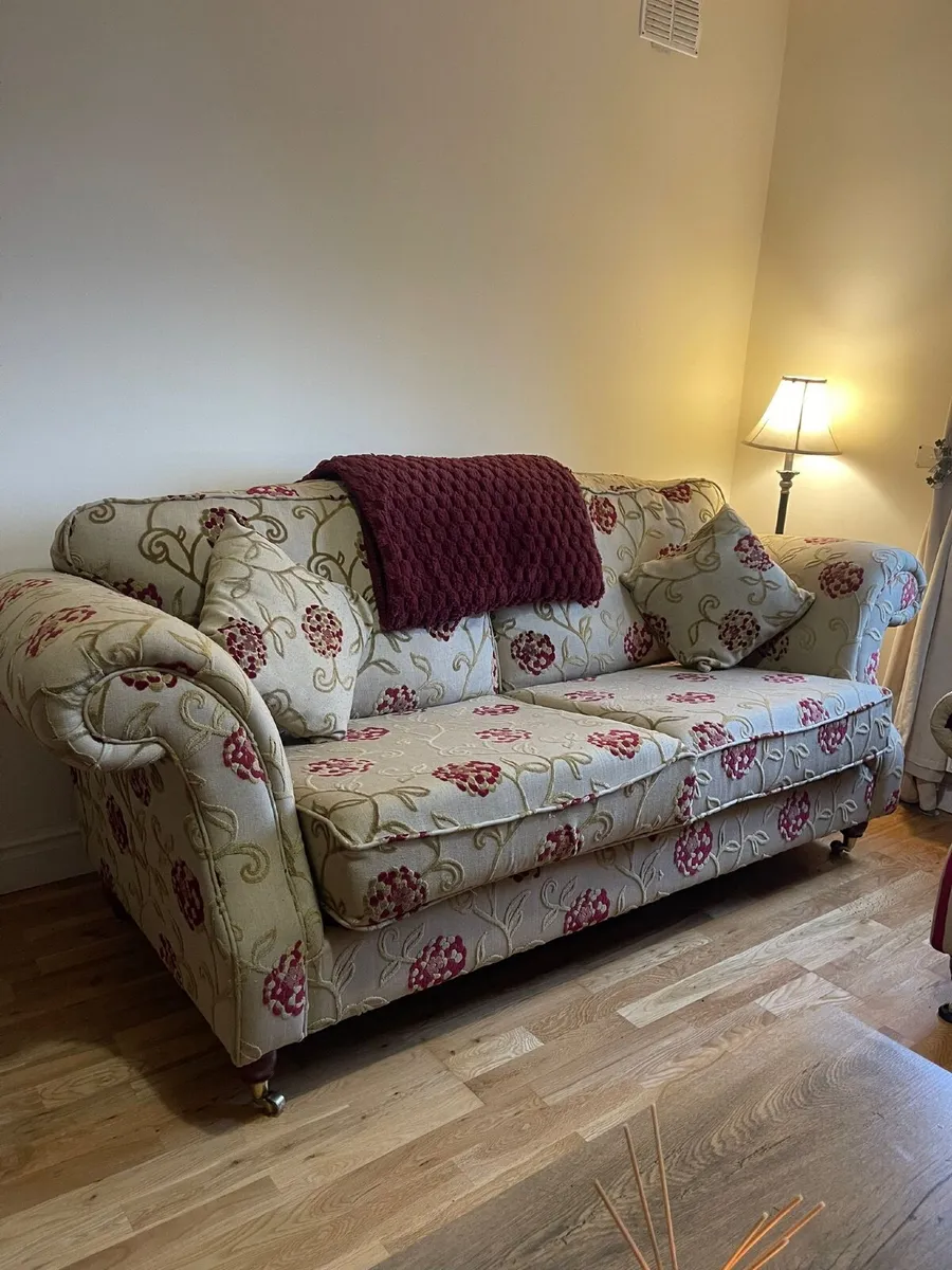 Vintage style couch - Image 1