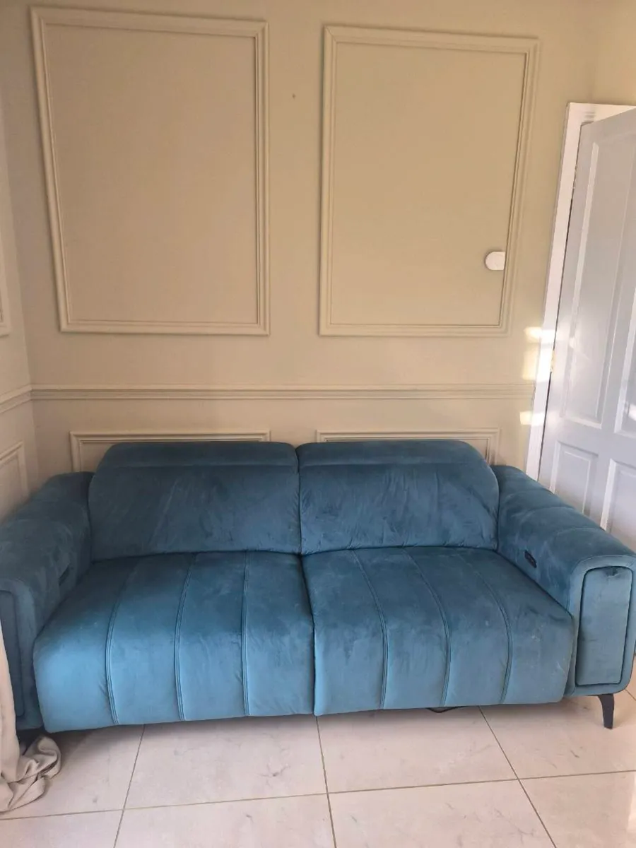 Electric Couch - full reclining & USB charger - Image 1