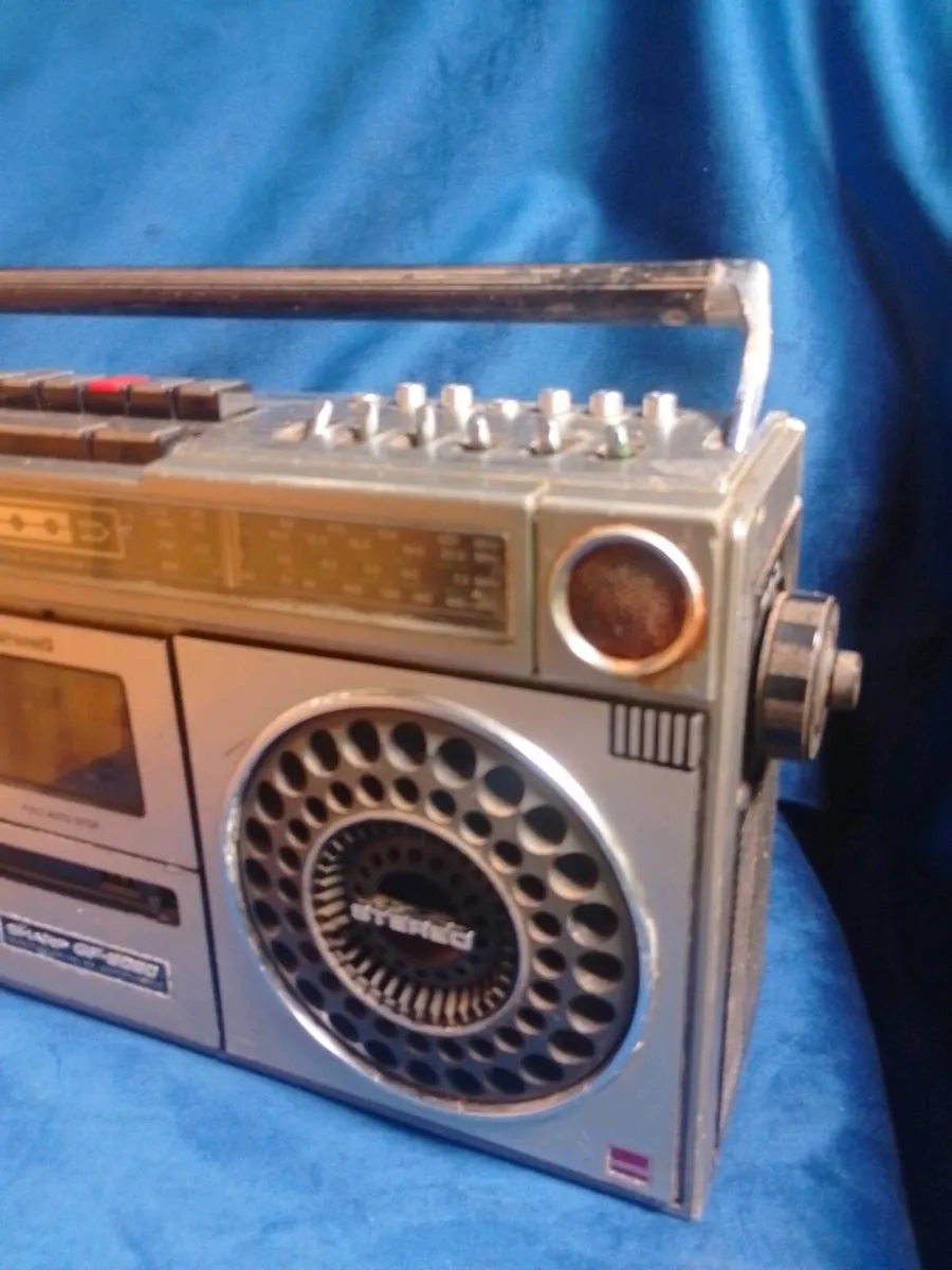 1970's Sharp boombox vintage cassette player radio - Image 3