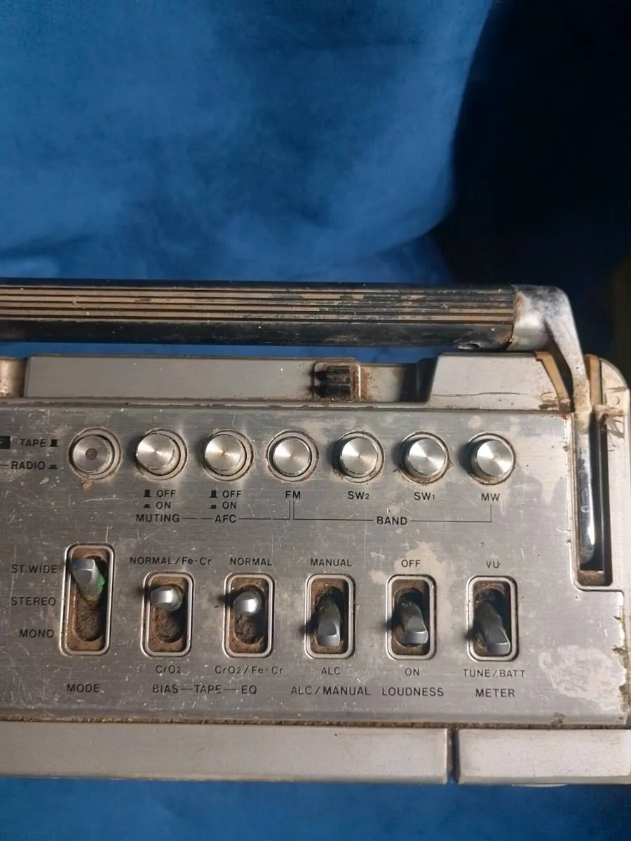 1970's Sharp boombox vintage cassette player radio - Image 4