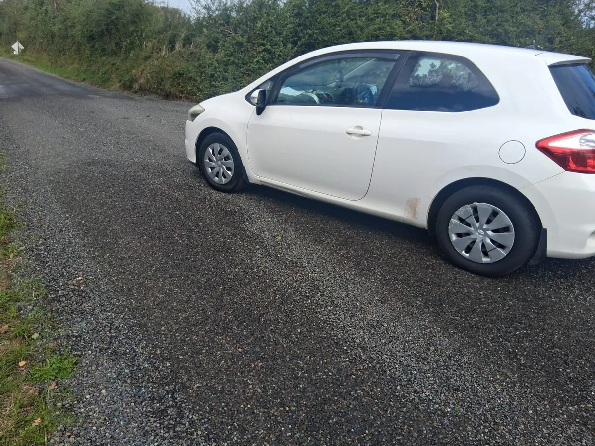 Toyota Auris Van - Image 2