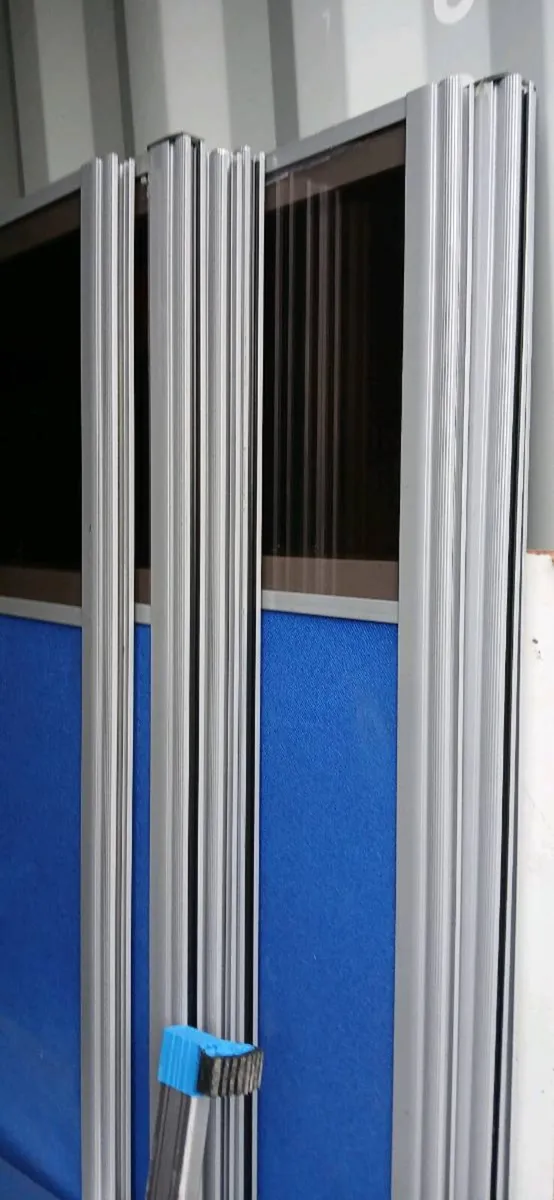 Office floor dividers - Image 1
