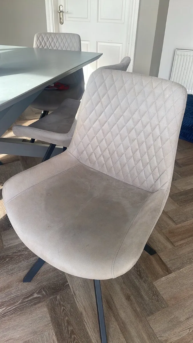 Table and 6 chairs - Image 2
