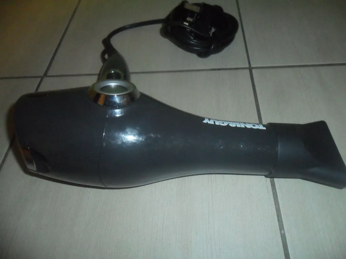 Toni & Guy hair dryer - Image 3