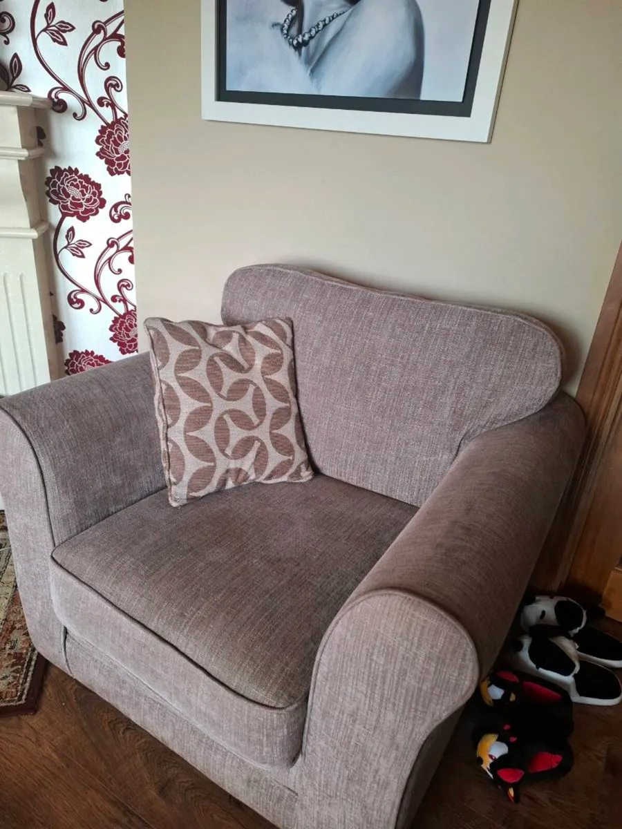 Couch and seat - Image 4