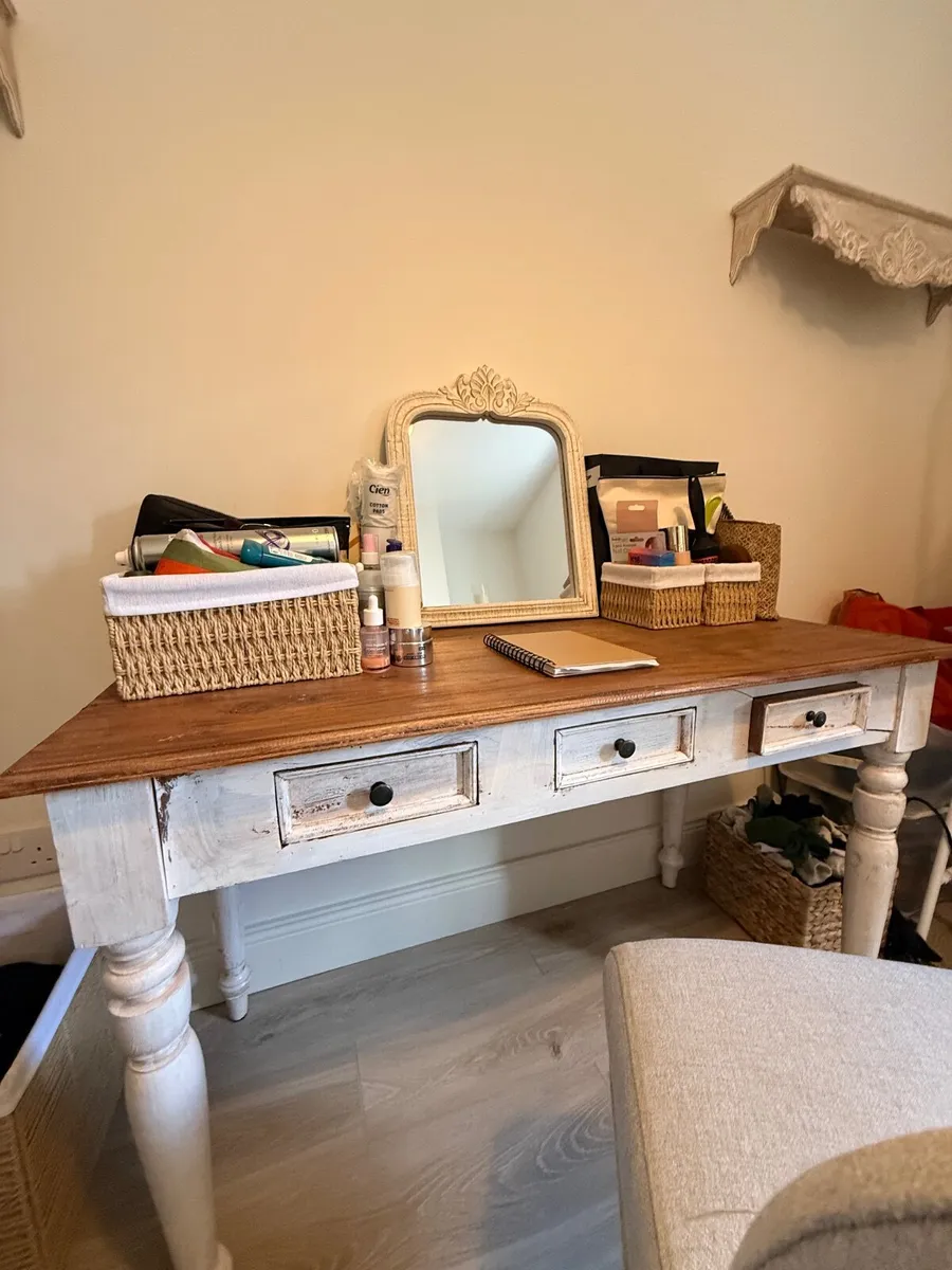 Desk and chair with free mirror - Image 4