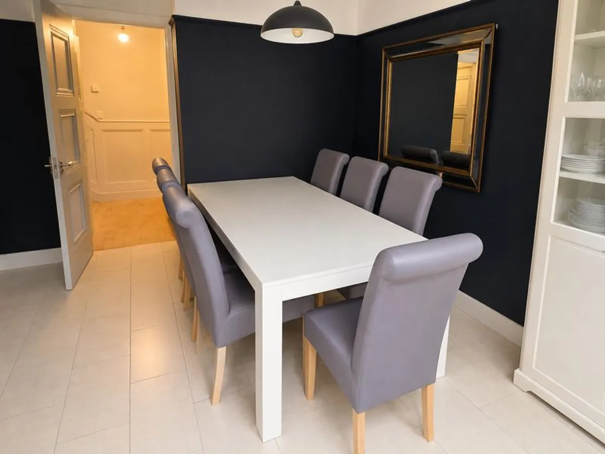 Table and Chairs - Image 1