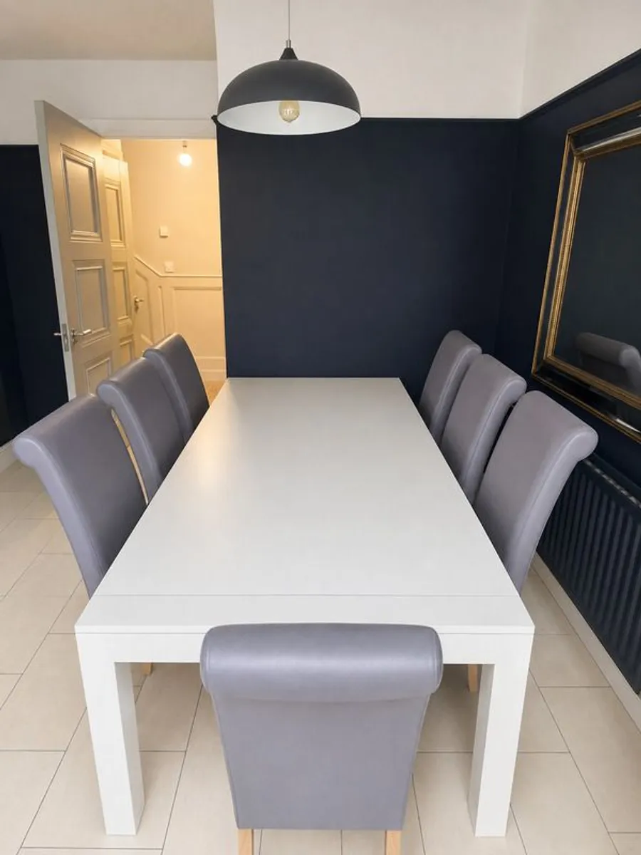 Table and Chairs - Image 2