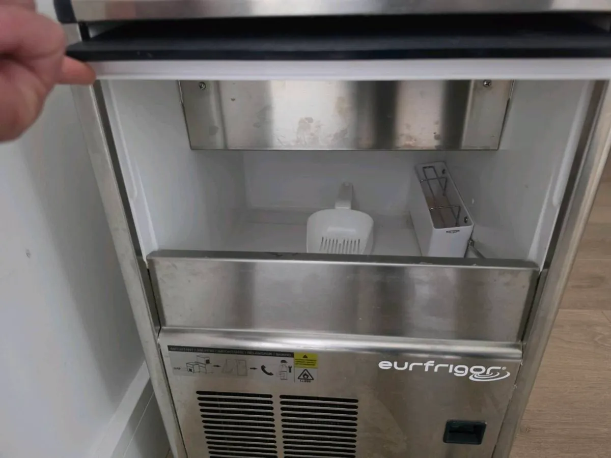 Commercial ice machine - Image 2