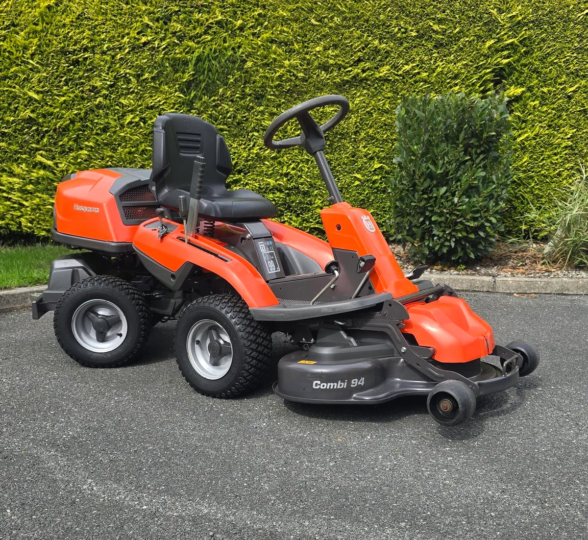 Husqvarna R214TC - Image 1