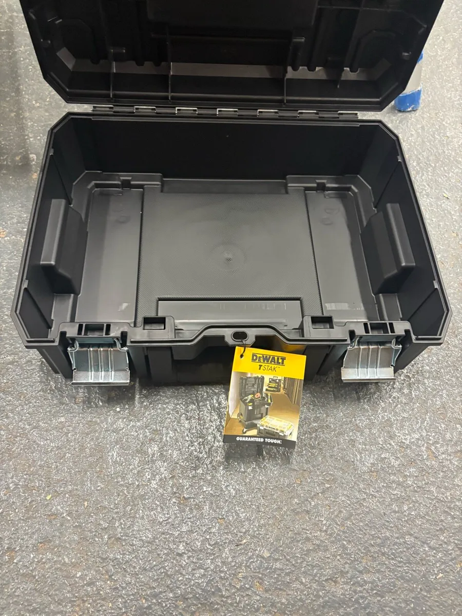 4 dewalt stackable boxes new - Image 2