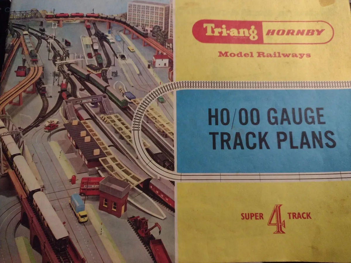 Triang HornbyModel RailwaysH0/00 GaugeSuper4Track - Image 1