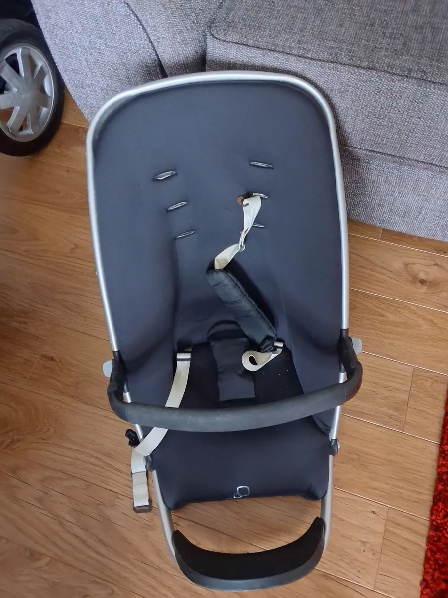 Quinny Buggy, basinette and stroller attachment - Image 1