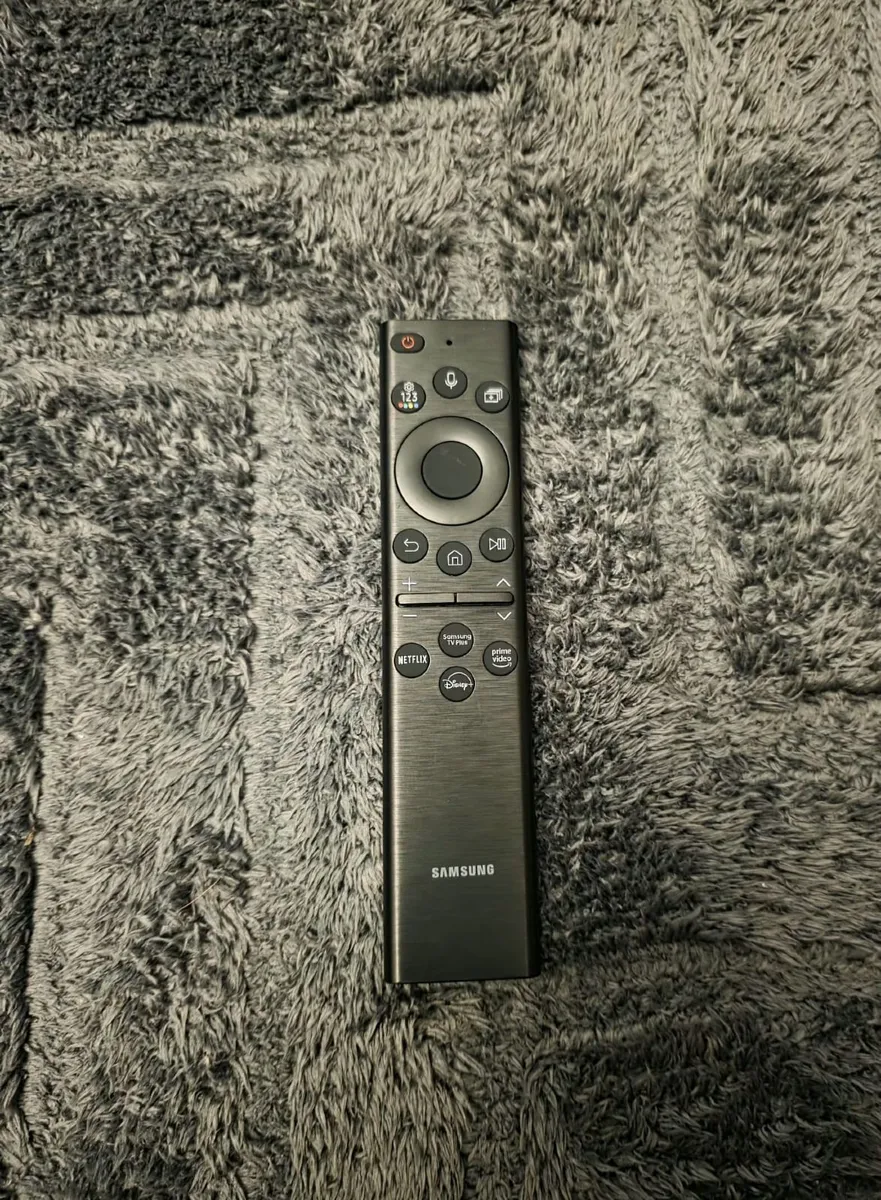Samsung Solar Smart TV Remote – USB‐C Charging - Image 1