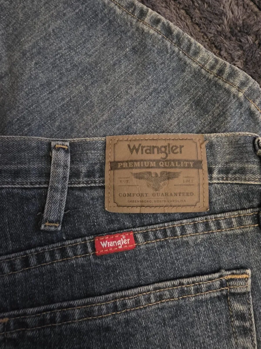 Wrangler Denim Shorts – Relaxed Fit – Size 40 - Image 2