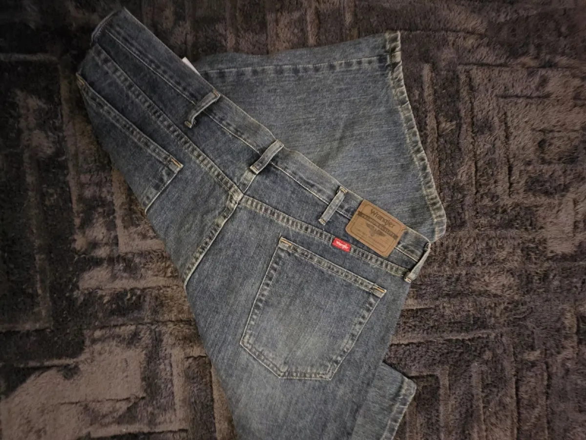 Wrangler Denim Shorts – Relaxed Fit – Size 40 - Image 4