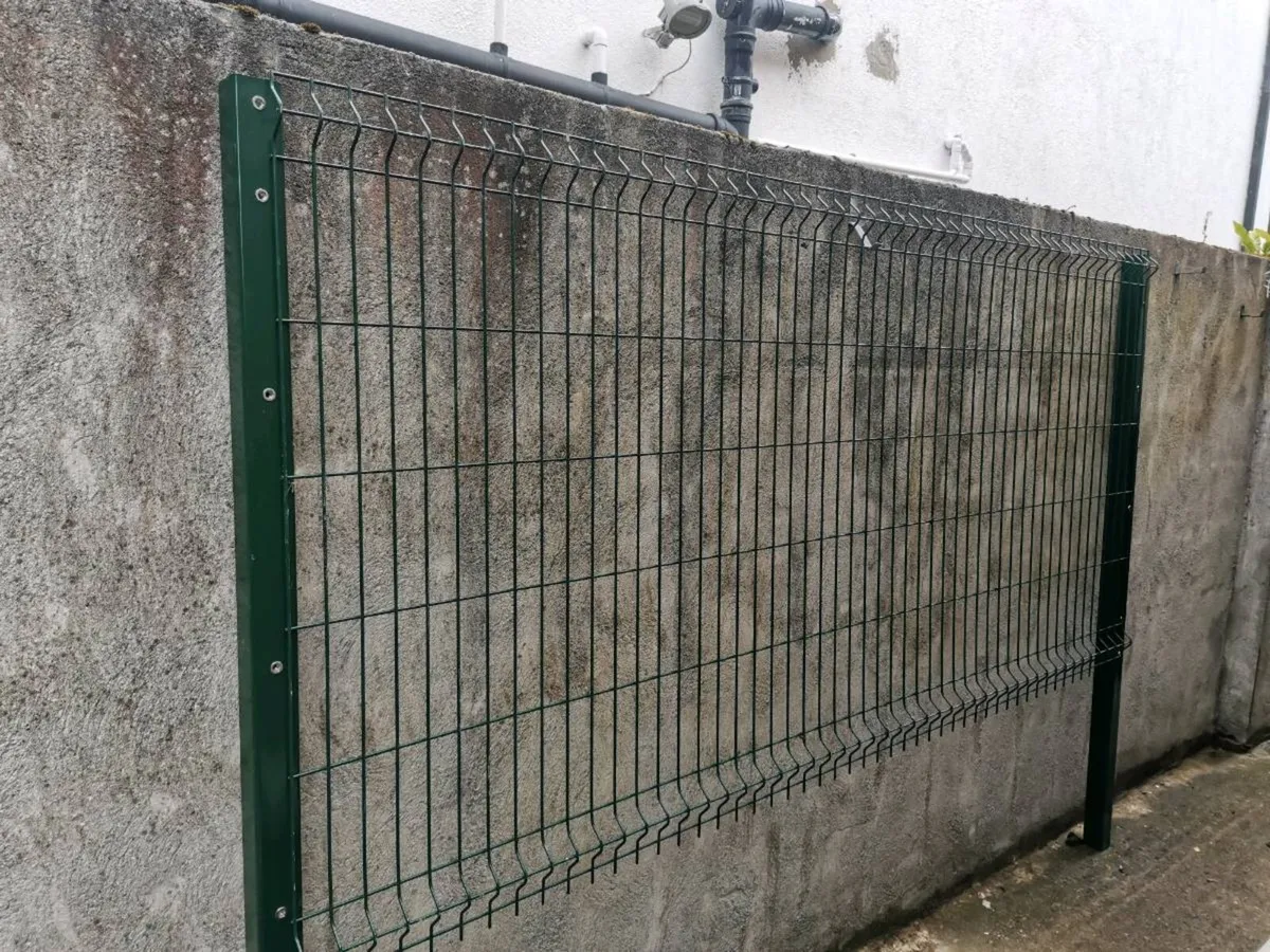 Fence, green mesh - Image 1