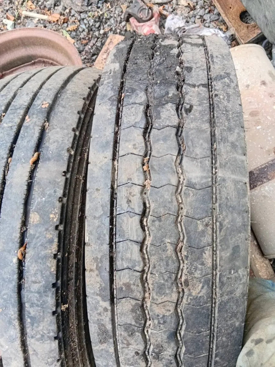 Lorry wheels and tyers - Image 2