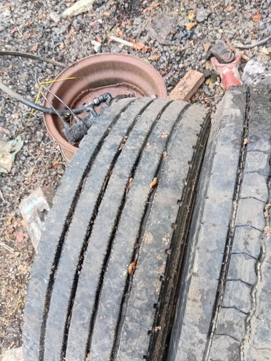 Lorry wheels and tyers - Image 3