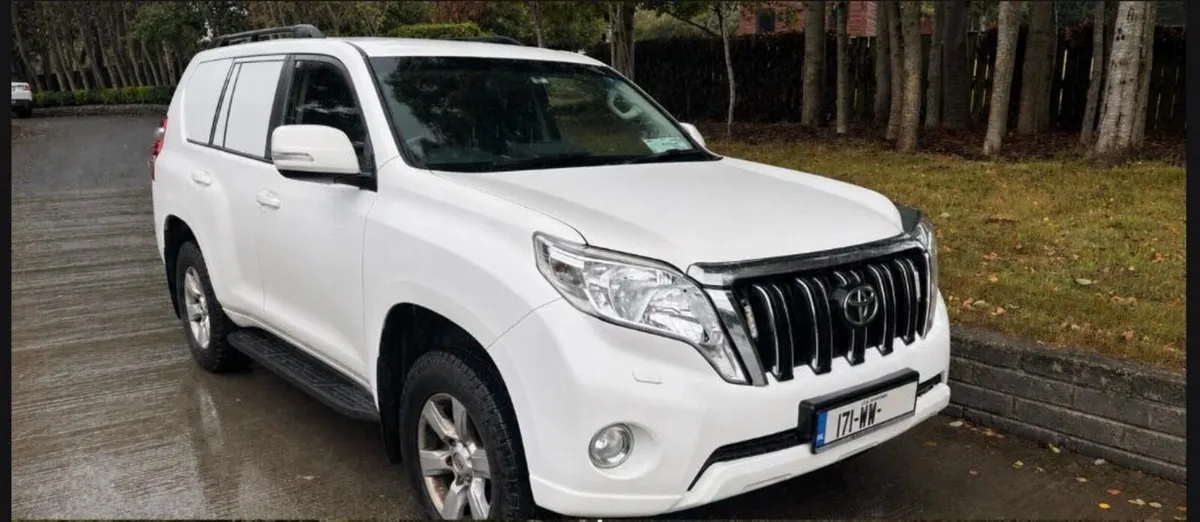 2017 Toyota Land Cruiser LWB 2-Seat Commercial - Image 2