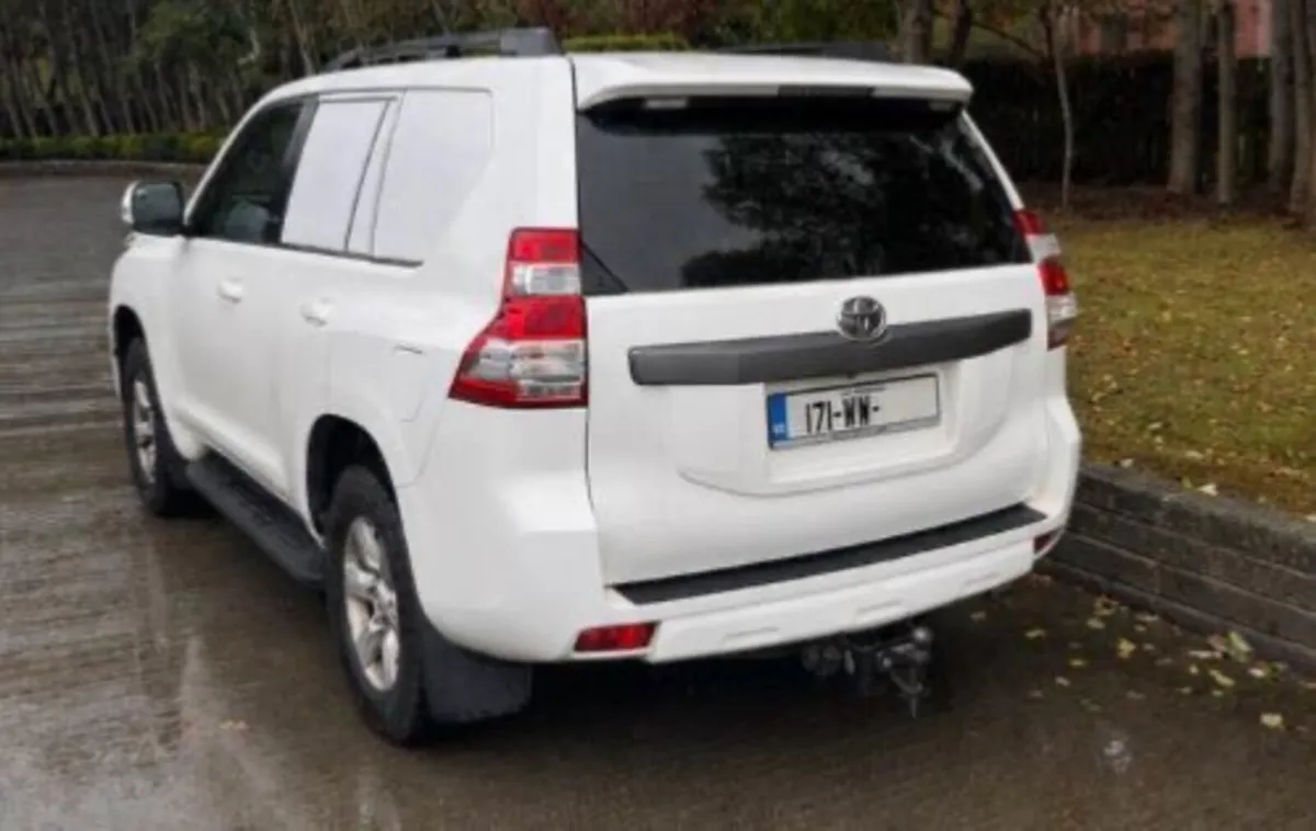 2017 Toyota Land Cruiser LWB 2-Seat Commercial - Image 3