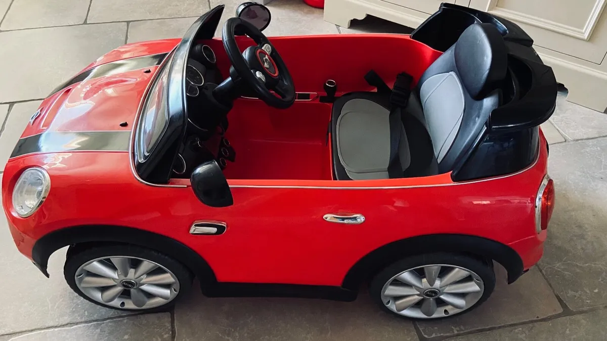 Mini Cooper electric car for small kids - Image 1