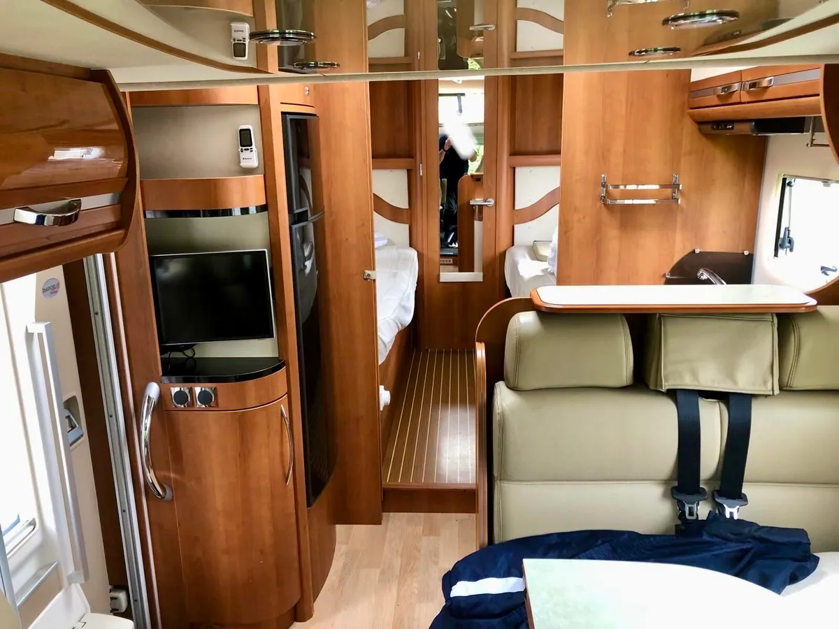 Camper - Image 2